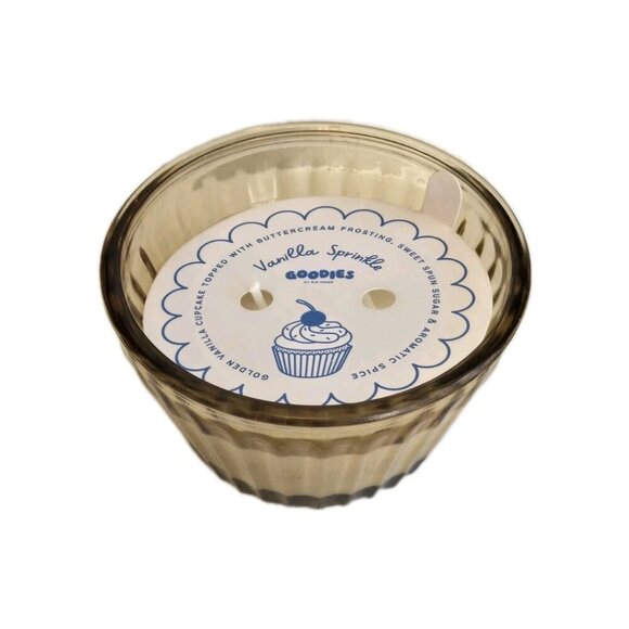 New Blue Metallic Lid Cupcake Shaped Vanilla Sprinkle Sent Birthday Candle - Picture 2 of 2